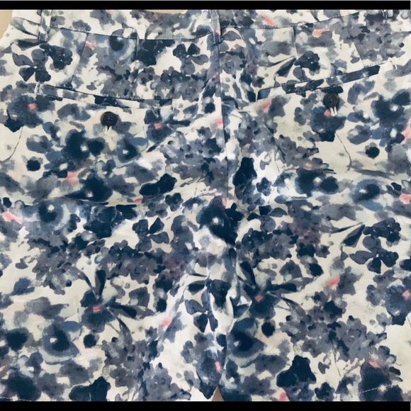 Club Monaco Men’s Shorts - Picture 2 of 3